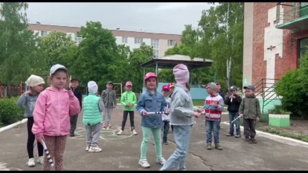 Безопасная дорога — детям! В преддверии летних каникул госавтоинспекторы проводят профилактическую акцию.