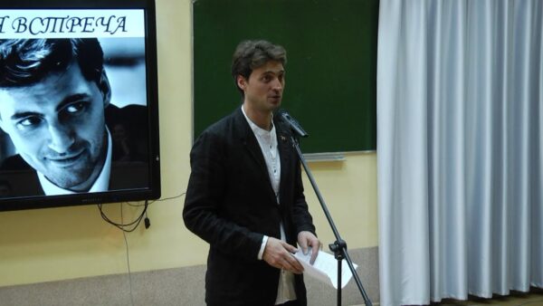 Человек, сошедший с экрана. Студенты Мозырского университета встретились с российским актером театра и кино Иваном Колесниковым