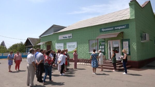 Депутаты, председатели сельских советом на месте знакомились с местной инфраструктурой. Прудок принимал гостей