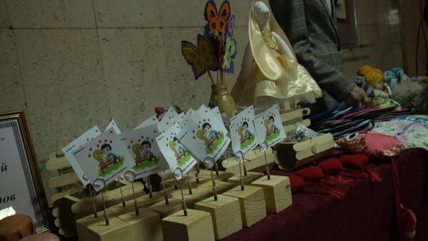 Для того, чтобы признаться в любви и подарить свое сердце, не надо повода и специальных дней. Уверены участники акции, которая прошла в педагогическом университете