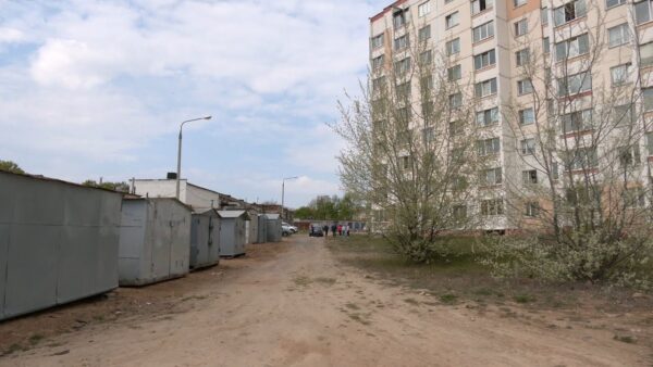 Гаражный вопрос назрел у жителей многоэтажки по улице Интернациональной
