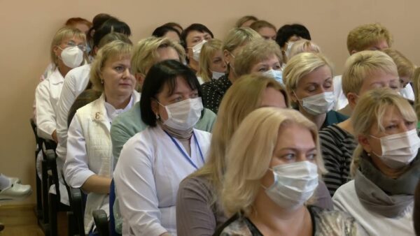 Информационная группа под руководством председателя райисполкома Елены Павлечко встретилась с трудовым коллективом центральной городской поликлиники