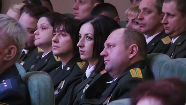 Концерт в Городском Дворце культуры стал большой поздравительной открыткой для всех военнослужащих Мозырщины