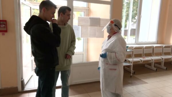 «Красные зоны» возвращаются. В связи с эпидемиологическим подъемом заболеваемости ОРИ и КОВИД-19 медики переходят на усиленный режим работы