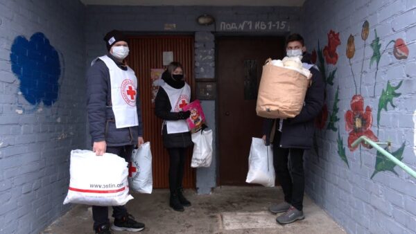 Красный Крест вместе с волонтерами с наступающим 2021годом поздравляет тех, кто особо в этом нуждается