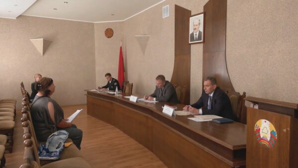 Личный прием провел в Мозыре заместитель Министра юстиции Олег Кот