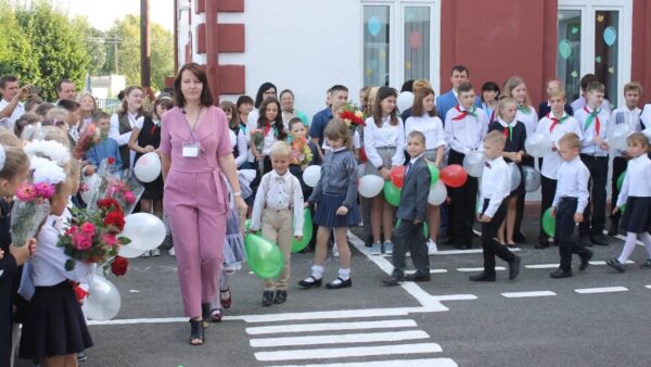 Министр природных ресурсов и охраны окружающей среды Беларуси Андрей Худык посетил Прудковскую среднюю школу