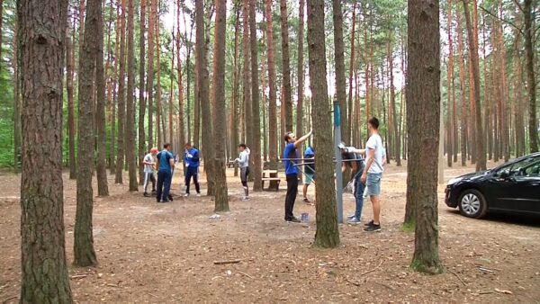 Молодые нефтепереработчики активизировались на благо общего дела. Субботник прошел в лесопарке «Молодежный»