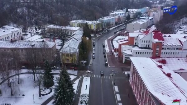 Мошенник со стажем убедил знакомую женщину купить для него в кредит айфон, телевизор и домашний кинотеатр. Вскоре выяснилось, что погашать кредит он и не собирался