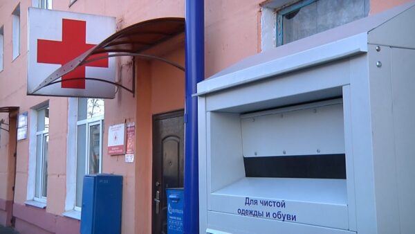 Мозырская организация Красного креста при поддержке молокозавода установила первый в городе контейнер для сбора чистой одежды и обуви
