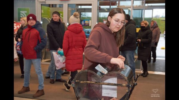 Мозыряне продолжают объединяться и помогать собирать средства для ребенка с СМА Лизы Теребовец. В ТЦ «Бобровский в декабре проходят благотворительные ярмарки