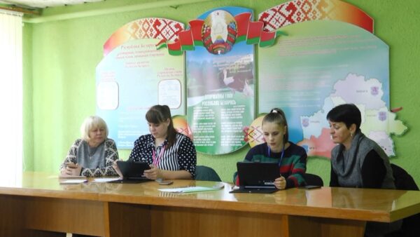 Мозырянину вручили смартфон за участие в интернет-переписи