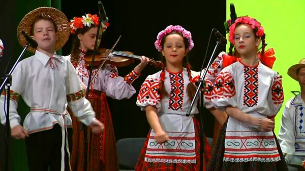 «Музычная карусель». Известный конкурс ансамблей народной музыки, песни и танца собрал в ГДК 13 коллективов