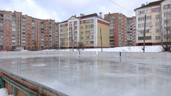 На месте хоккейной коробки, построят два дома. Значит ли это, что на детском хоккее в Мозыре поставят крест?