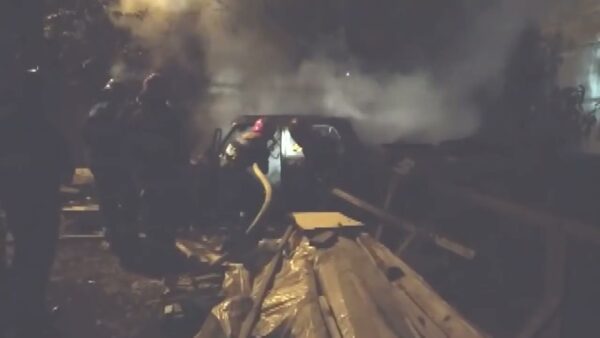 На улице Котловца горел автомобиль. Рассматриваемая версия причины пожара – поджог