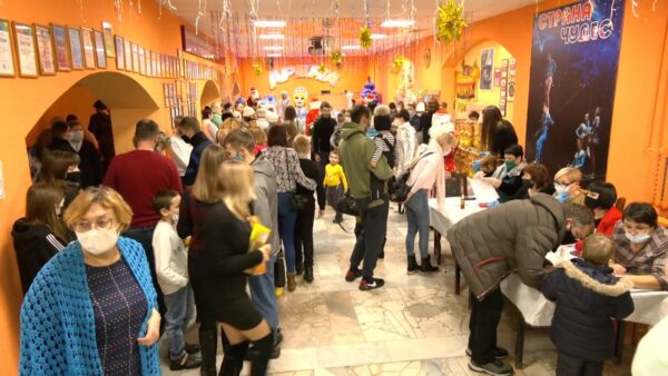 Новогодняя сказка от студии циркового искусства «Арена»