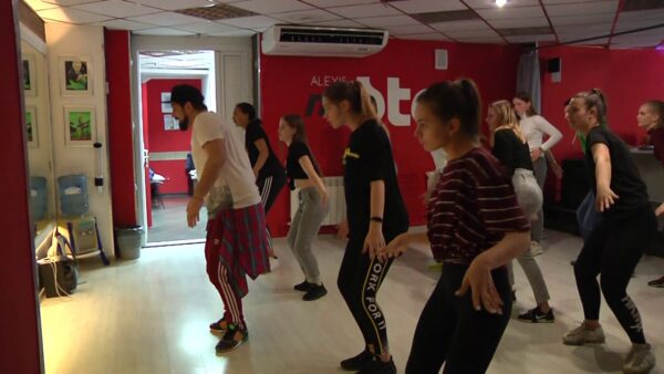 Общение через танец. Нидерландские школьники танцевали вместе с ребятами из «Алексиса»