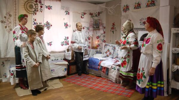 Первое место в конкурсе театральных миниатюр и художественного слова «Открытый занавес» заняли представительницы золотого возраста ТЦСОН