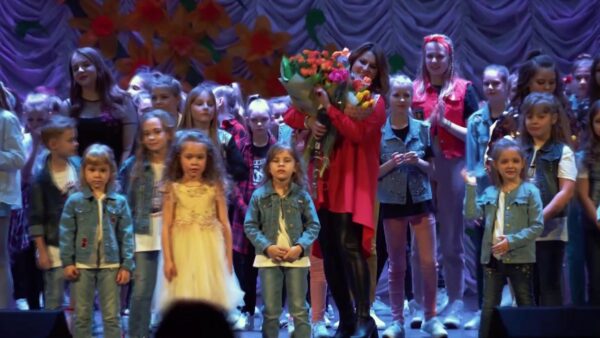 «Первое слово – МАМА!» Шоу-программу представили юные вокалисты в Городском Дворце культуры