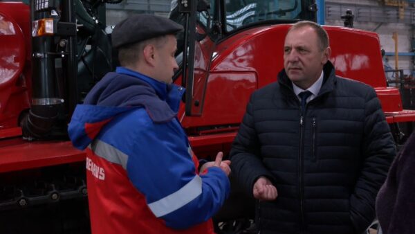 Помощник Президента – инспектор по Гомельской области Сергей Бартош встретился с трудовым коллективом совхоз-комбината «Заря»