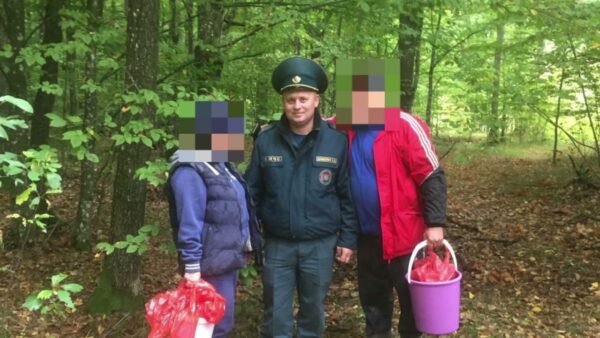 Пошли в лес за грибами и потерялись. В Мозырском районе нашли заблудившихся грибников