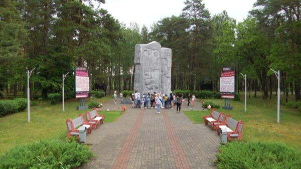 Познавательный урок истории во время летних каникул. Воспитанники творческого лагеря «Территория детства» побывали на экскурсии в Озаричах