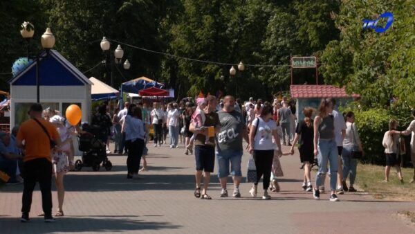 Праздник яркий, как само лето. День защиты детей в городском парке.