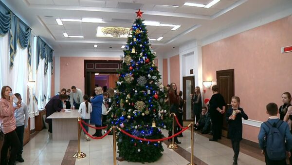 При финансовой поддержке Посольства Российской Федерации в Республике Беларусь в театре прошел новогодний утренник