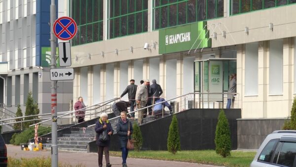 Проявила сознательность. Мозырянка попыталась вернуть нашедшие полторы тысячи евро законному владельцу