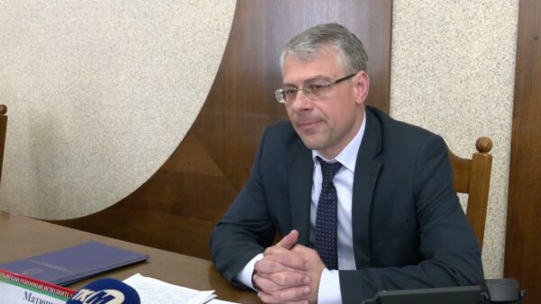 Прямую телефонную линию и прием по личным вопросам провел начальник главного экспертно-правового управления КГК Республики Беларусь Андрей Матюшенко