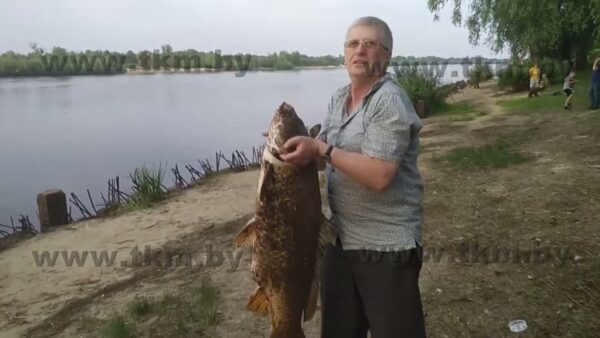 С настоящей рыбацкой удачей встретился мозырянин Вячеслав Гладышев. Причем, за ней он далеко не ходил.