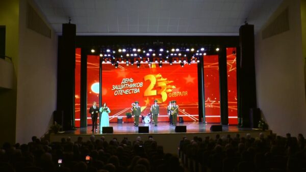 С праздником, с Днем защитника Отечества! В Городском Дворце культуры прошел концерт к 23 февраля