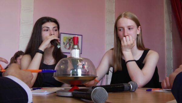 Школьники Мозыря завершили сезон интеллектуальных сражений. В городской гимназии прошла заключительная игра «Что? Где? Когда?»