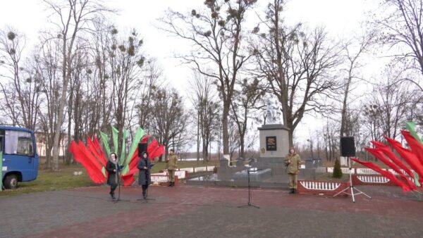 Стартовали праздничные мероприятия в честь освобождения Гомельской области. В последний день осени эстафету подержала Наровля
