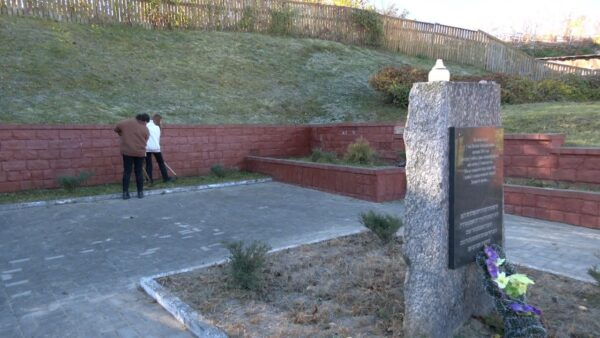 Субботник на памятном месте