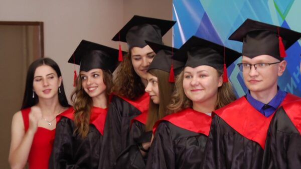 Торжественное вручение дипломов с отличием выпускникам Мозырского государственного педагогического университета