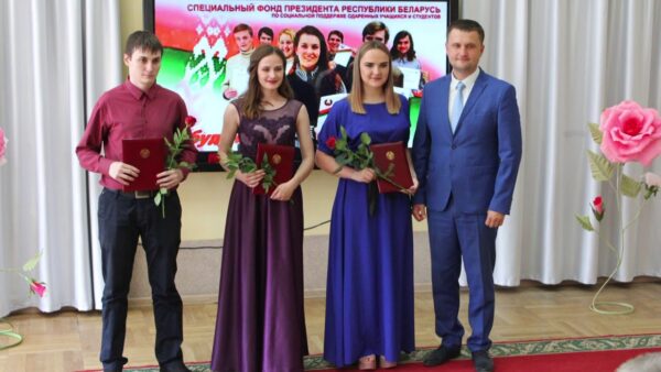 Торжественное вручение дипломов с отличием выпускникам Мозырского государственного педагогического университета