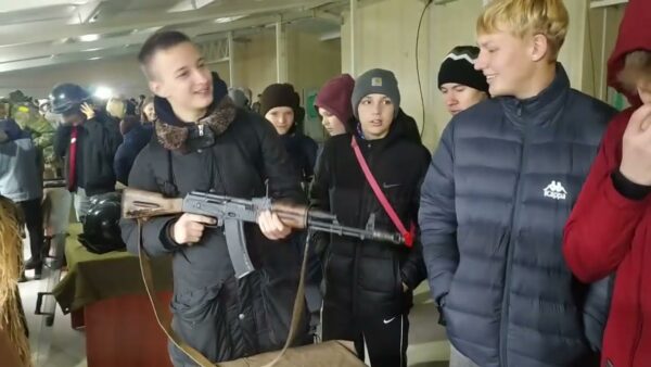 Узнать много интересного о службе пограничников. Первый день осенних каникул вышел увлекательным для 350-ти ребят из семи районов Гомельской области