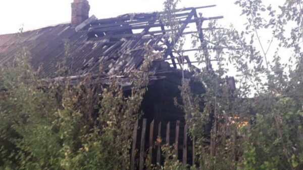 В деревне Осовец Мозырского района горел нежилой дом