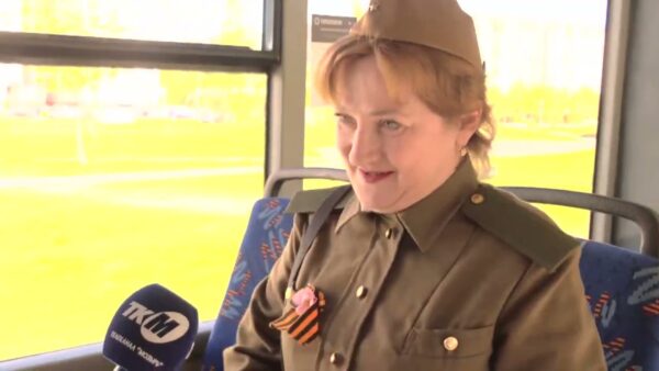 В городских автобусах в День Победы звучали знаменитые песни военных лет