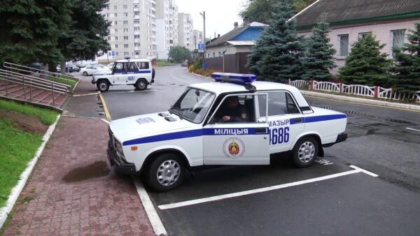 В Мозыре неизвестный зашел в открытую дверь квартиры и похитил деньги