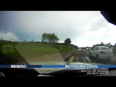 В Мозырском районе госавтоинспекторы задержали пьяного водителя.  Останавливали с помощью табельного оружия