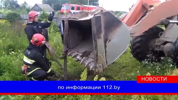 В Мозырском районе спасатели вытащили корову из  двухметрового заброшенного колодца