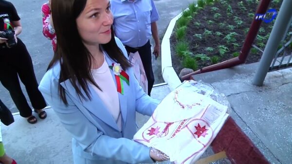В Мозырском роддоме прошла акция «Подари новорожденному вышиванку»