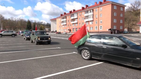 В преддверие 35-ой годовщины катастрофы на ЧАЭС в Мозыре прошел автопробег «По земле под белыми крыльями»