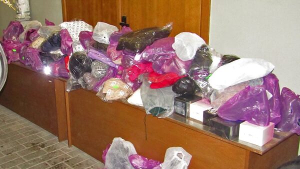 В пункте пропуска «Новая Гута» задержали партию товаров, спрятанную в авто с двойным дном