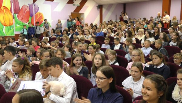 В школе №16 чествовали учащихся и педагогов за спортивные достижения и творческие победы