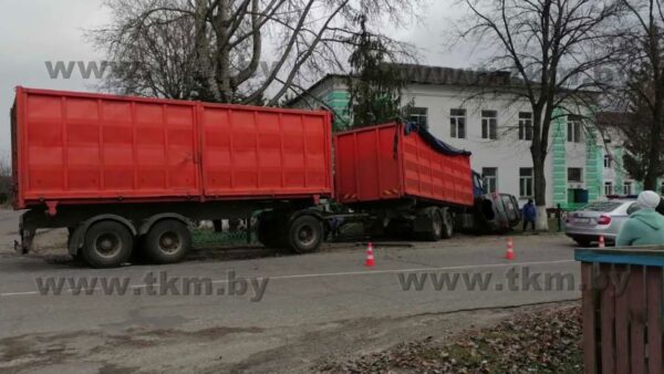 В Слободе столкнулись МАЗ и Мицубиси