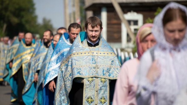 В Туровской епархии начались торжества в честь Юровичской иконы Божией Матери. Крестным ходом святыня вернулась в родную обитель