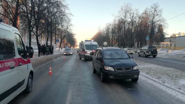 Вчера в результате дорожно-транспортного происшествия на улице Интернациональная пострадали сразу два пешехода